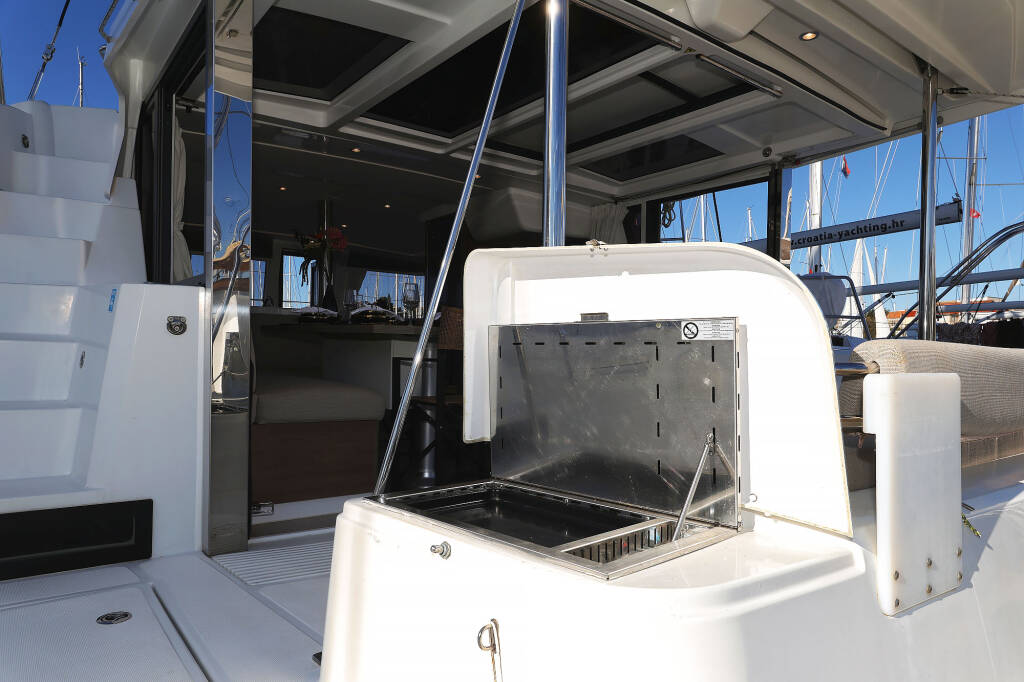 Katamaran Bali 4.2 Agma