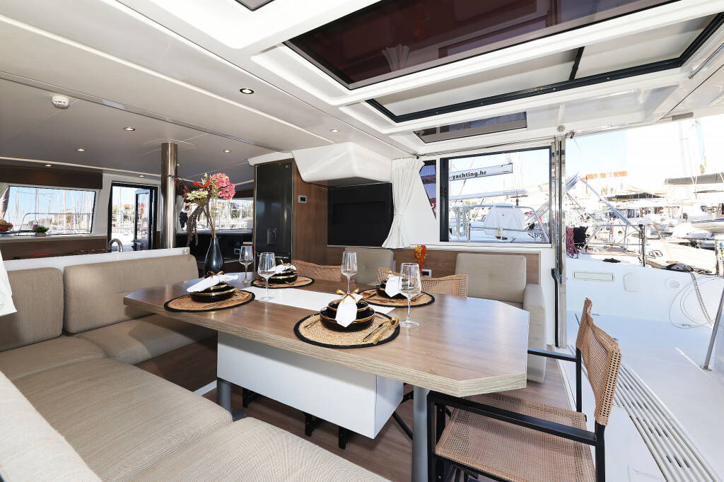 Katamaran Bali 4.2 Agma