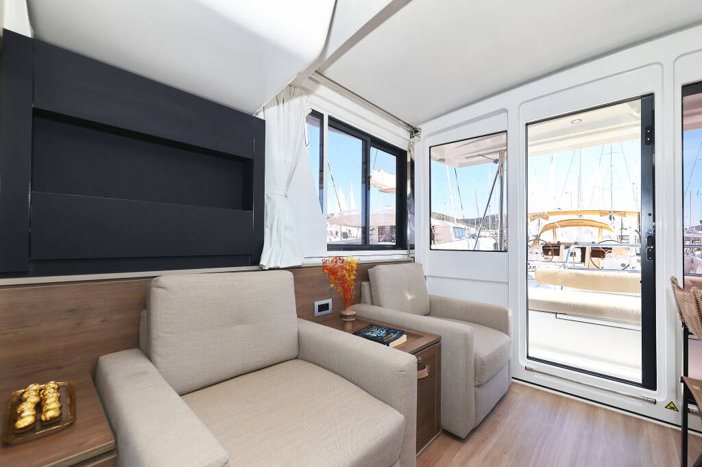 Katamaran Bali 4.2 Agma