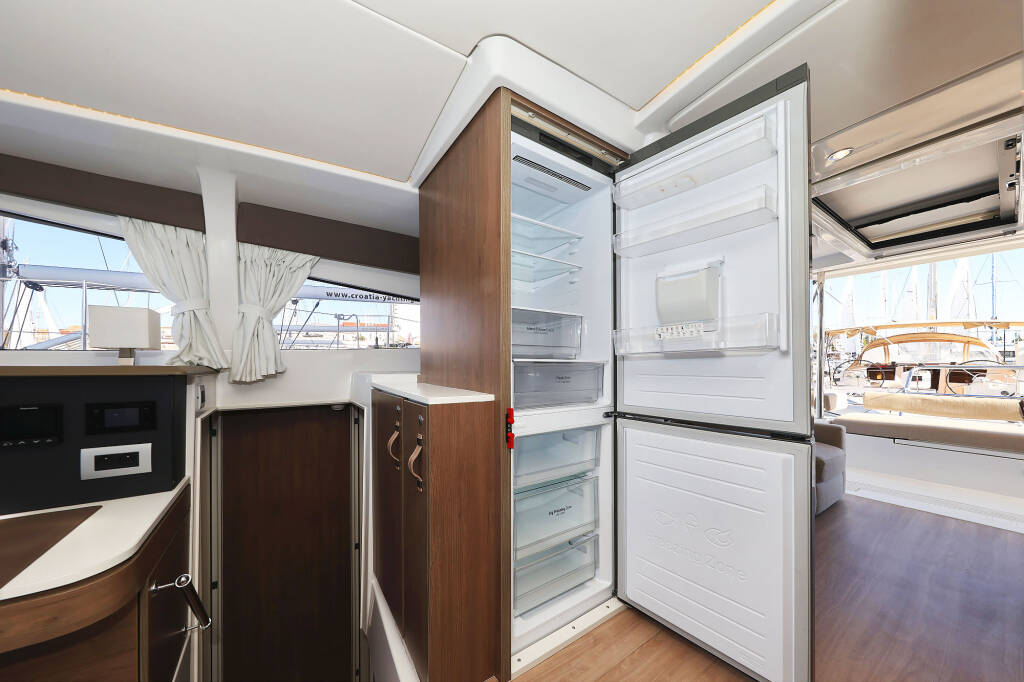 Katamaran Bali 4.2 Agma