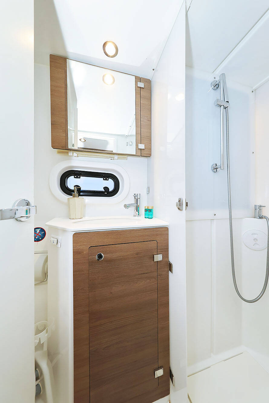 Katamaran Bali 4.2 Agma