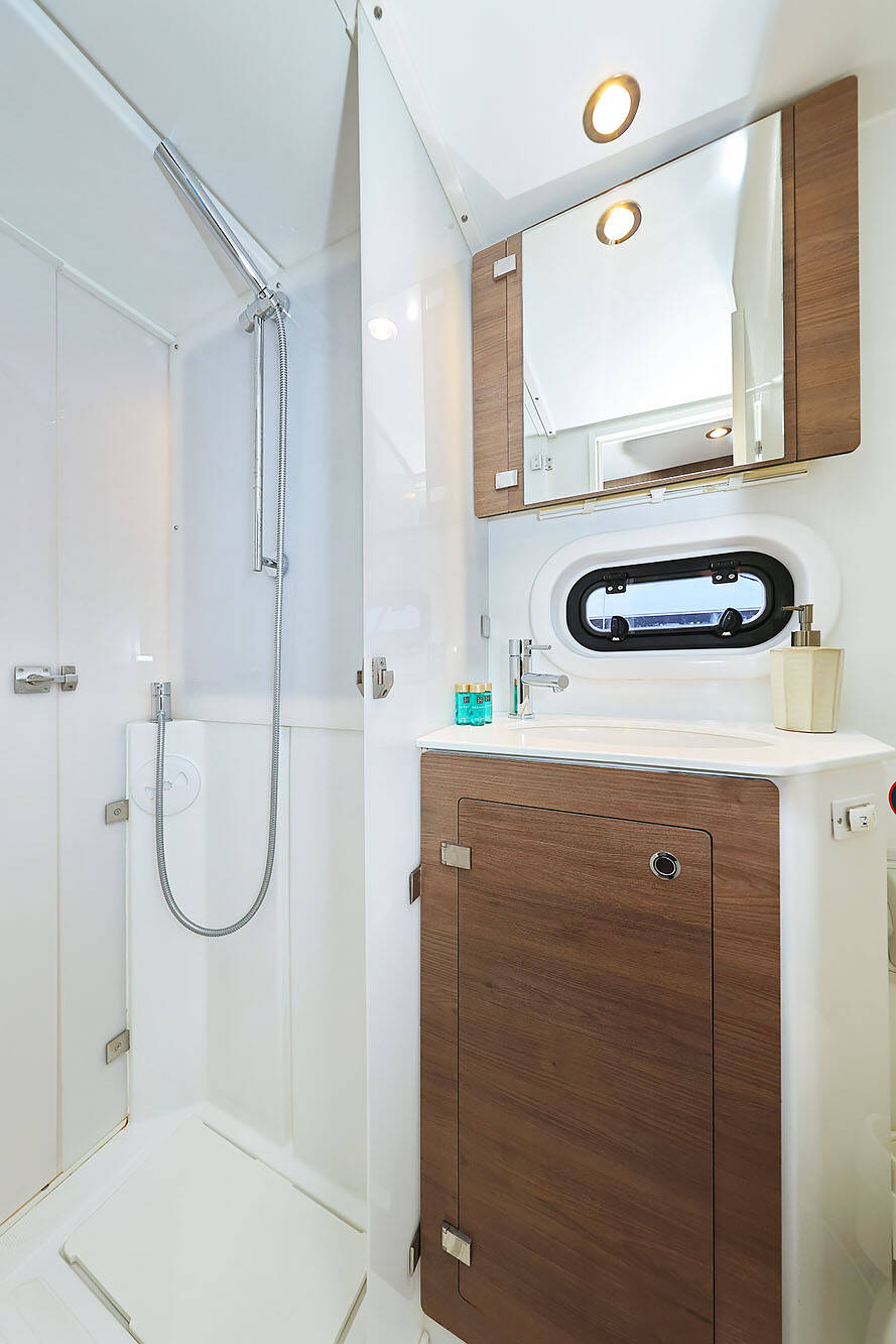 Katamaran Bali 4.2 Agma