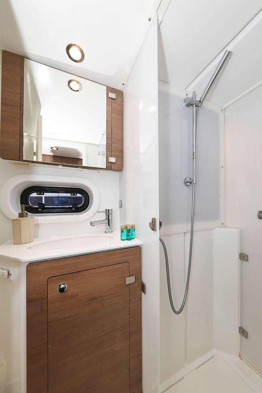 Katamaran Bali 4.2 Agma