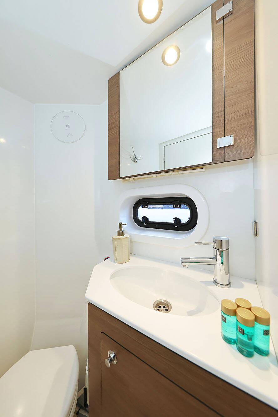 Katamaran Bali 4.2 Agma