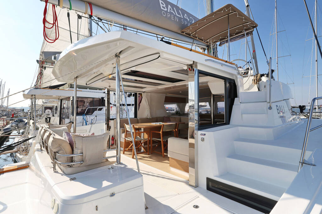 Catamaran Bali 4.2 Charmant