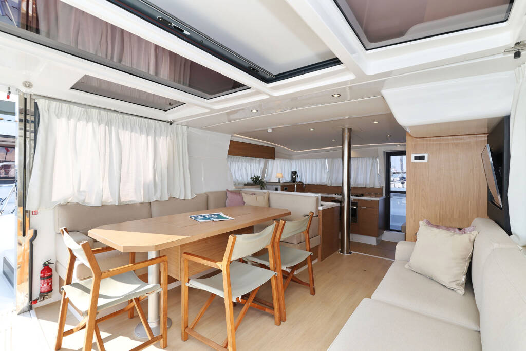 Catamaran Bali 4.2 Charmant