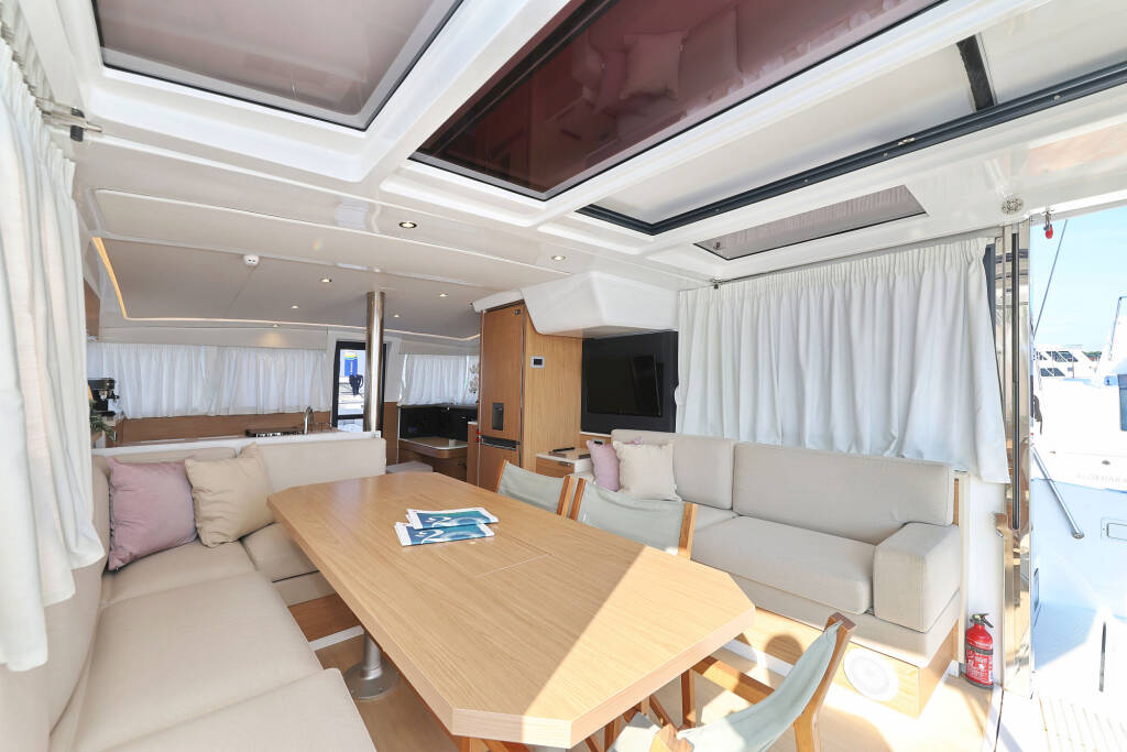 Catamaran Bali 4.2 Charmant