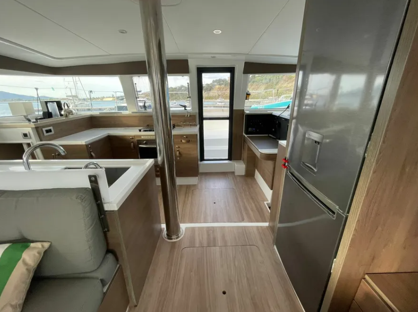 Katamaran Bali 4.2 Kebifor