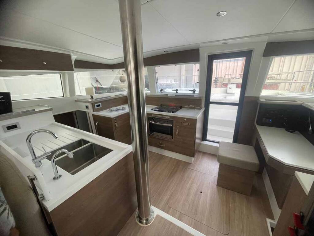 Katamaran Bali 4.2 Arveskida II