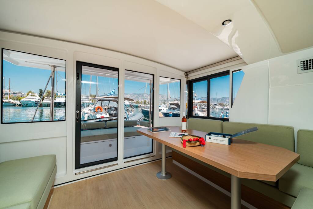 Katamaran Bali 4.2 Princess Evgenia