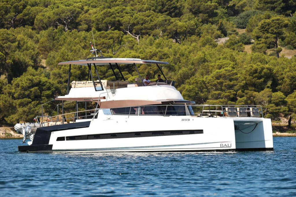Power catamaran Bali 4.3 MY Sierra