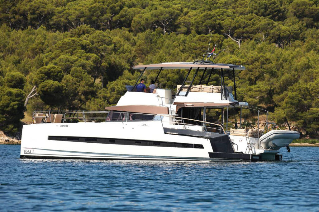 Power catamaran Bali 4.3 MY Sierra