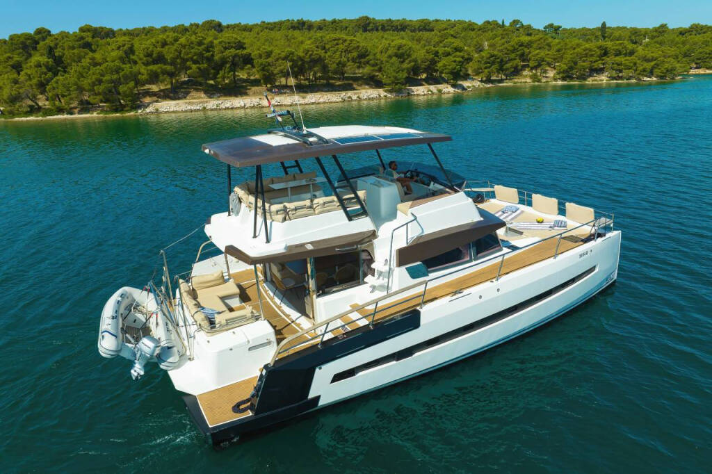Power catamaran Bali 4.3 MY Sierra
