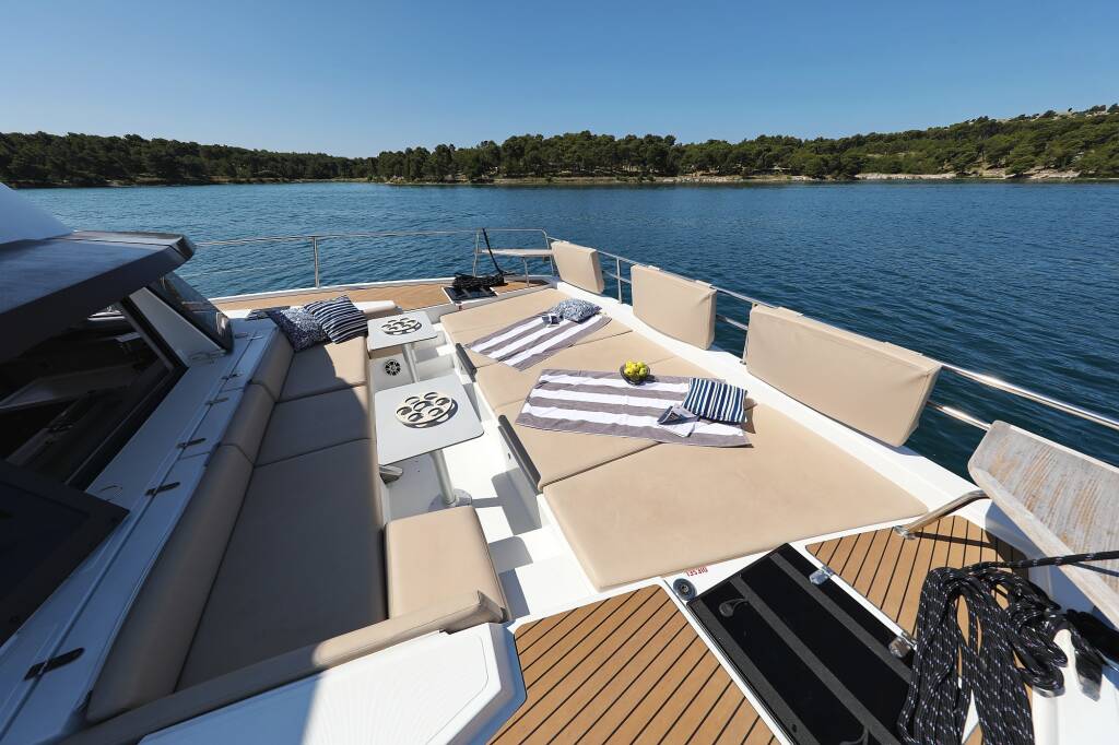 Power catamaran Bali 4.3 MY Sierra