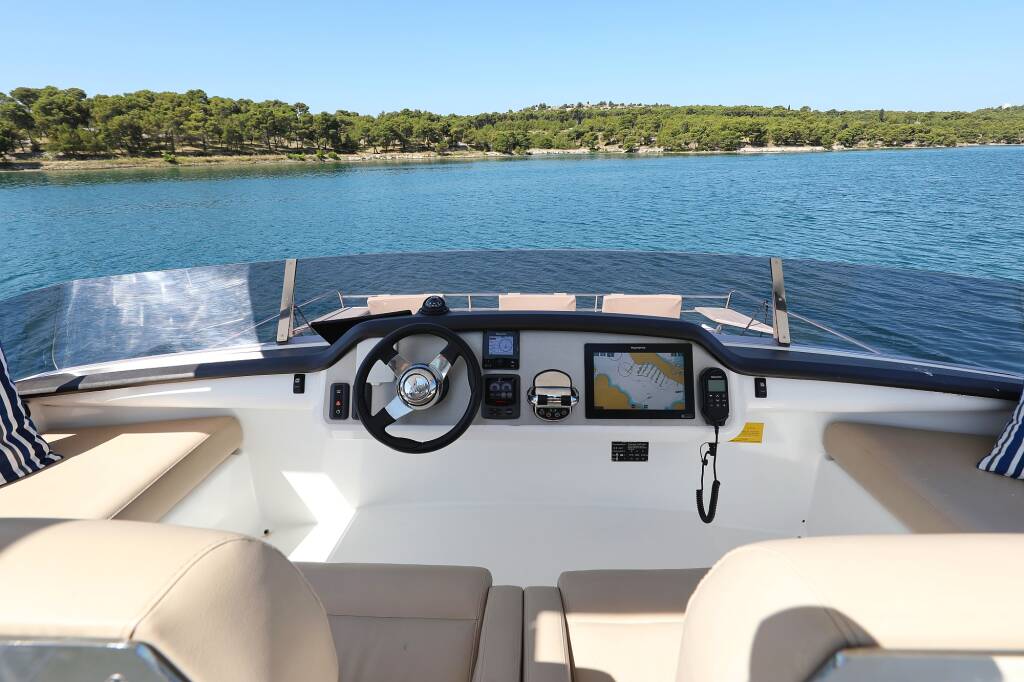 Power catamaran Bali 4.3 MY Sierra
