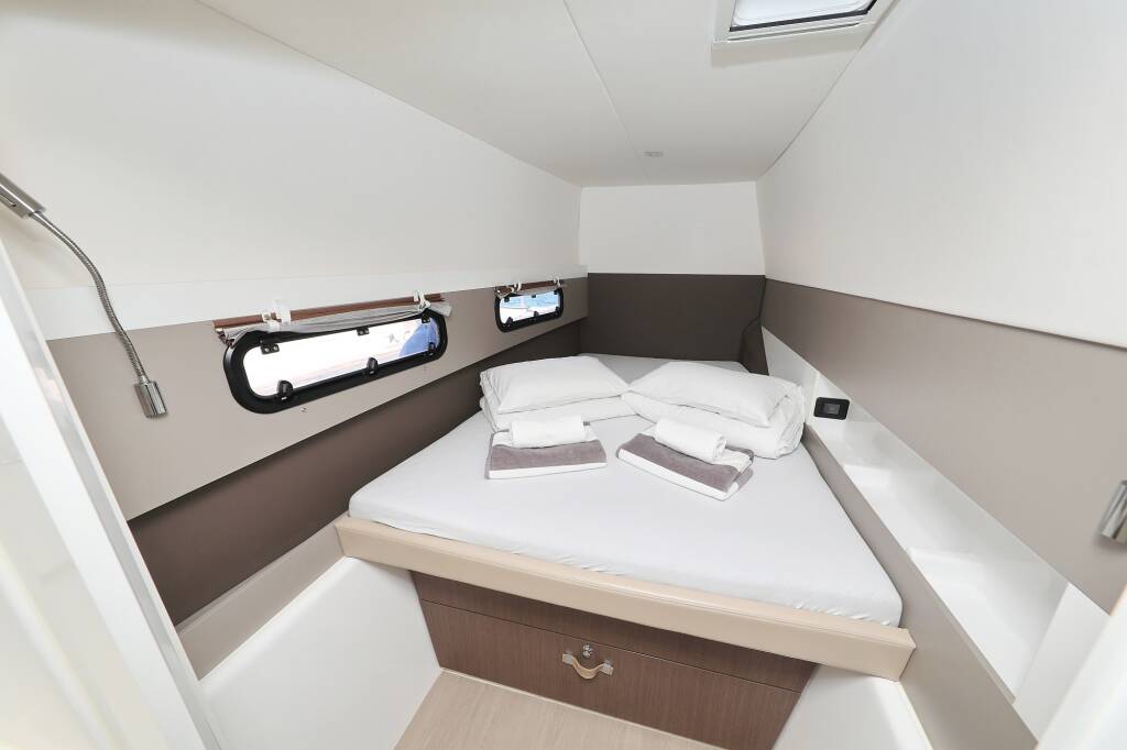 Power catamaran Bali 4.3 MY Sierra
