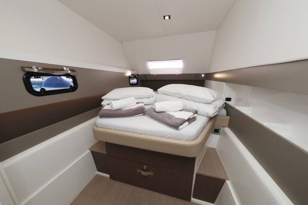 Power catamaran Bali 4.3 MY Sierra