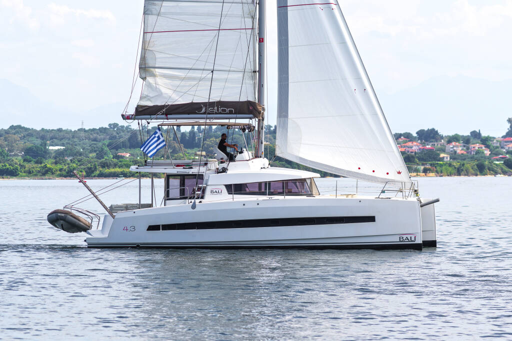 Catamaran Bali 4.3 