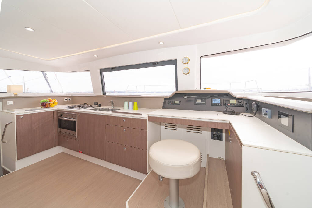 Catamaran Bali 4.3 