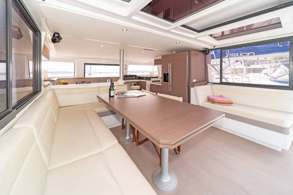 Catamaran Bali 4.3 