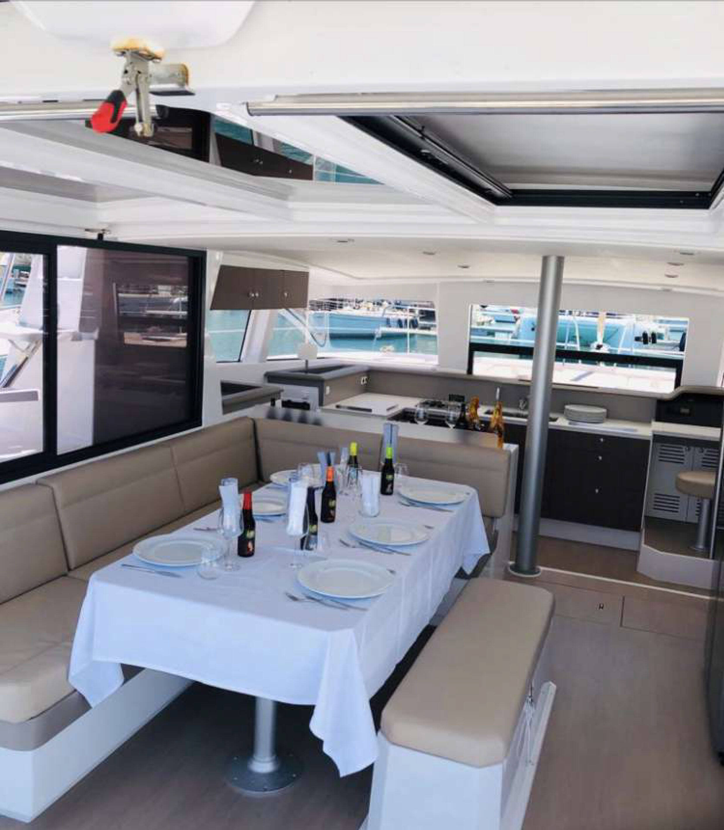 Catamaran Bali 4.3 ECONOMY