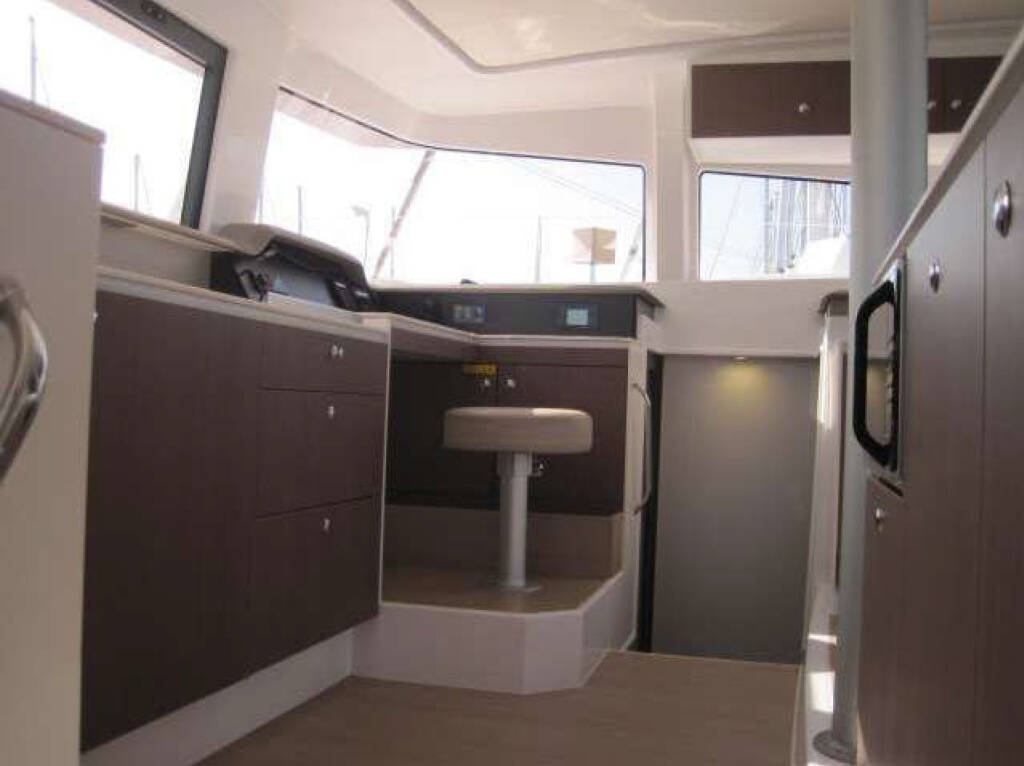 Catamaran Bali 4.3 ECONOMY