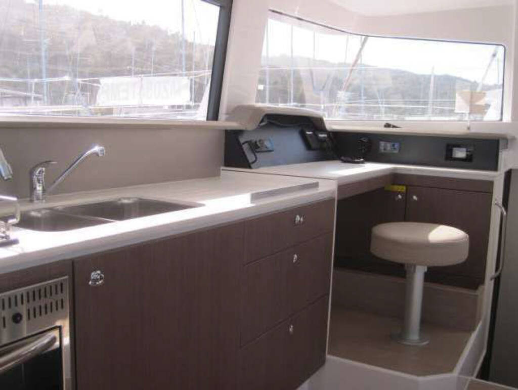 Catamaran Bali 4.3 ECONOMY