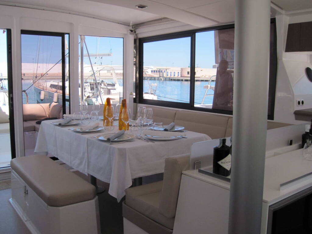 Katamaran Bali 4.3 ECONOMY