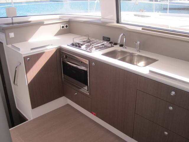 Katamaran Bali 4.3 ECONOMY