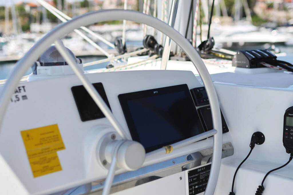 Katamaran Bali 4.4 Algol