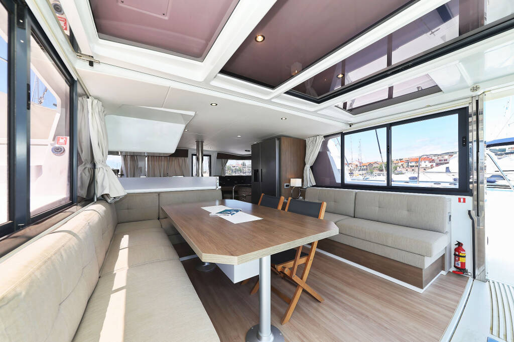 Katamaran Bali 4.4 Algol