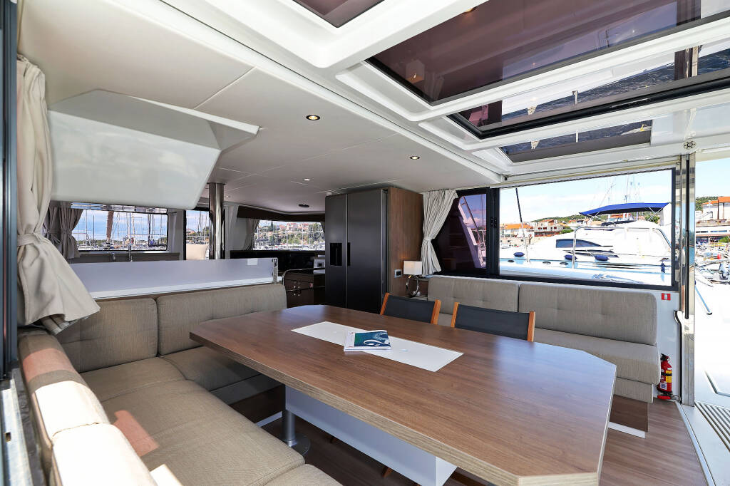 Katamaran Bali 4.4 Algol