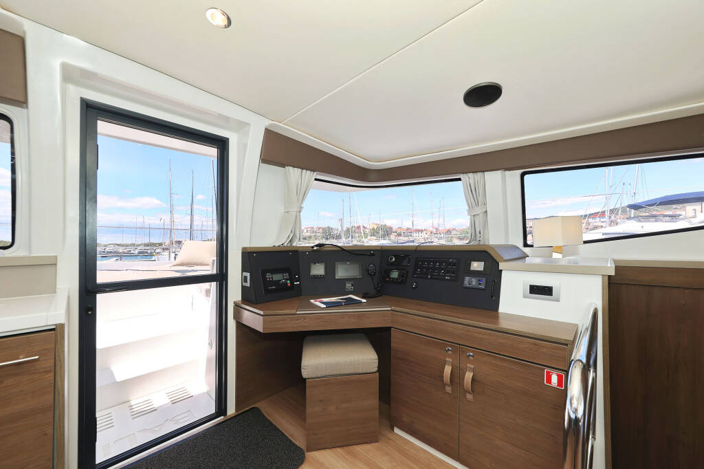 Katamaran Bali 4.4 Algol