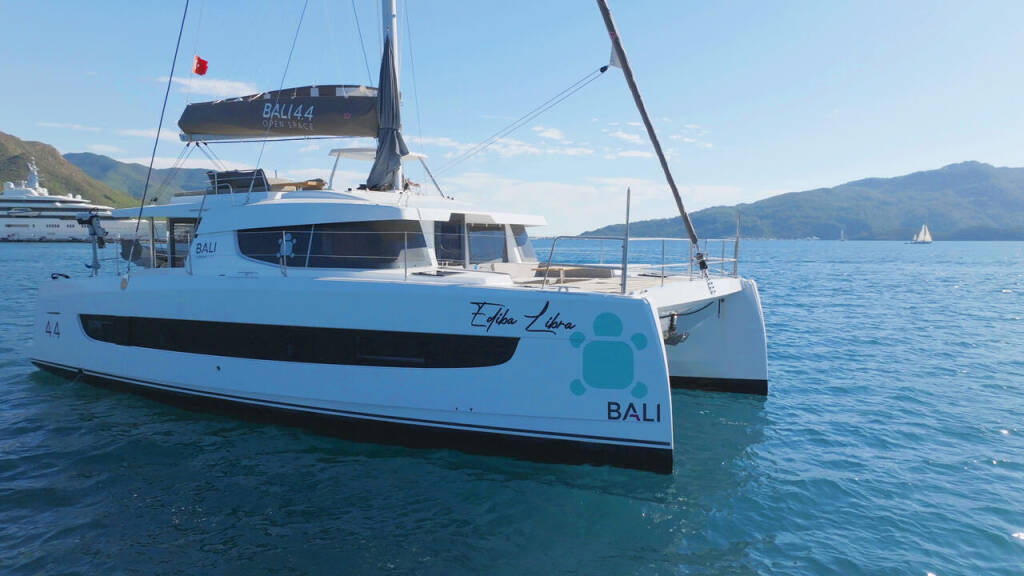 Katamaran Bali 4.4 Ediba Libra
