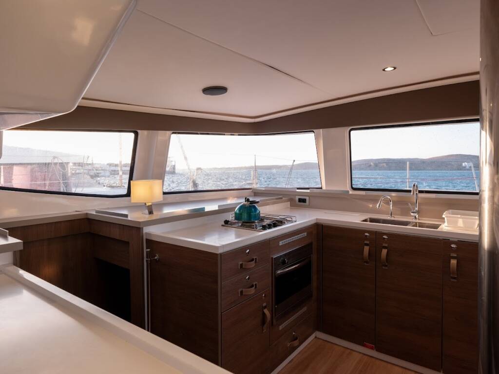 Katamaran Bali 4.4 Maritina