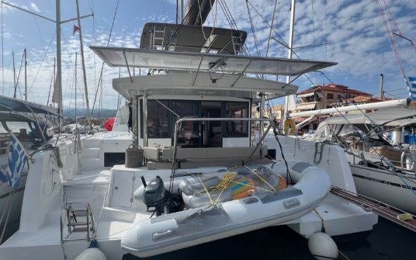 Bali 4.4 Blue Diamond Lefkas main port