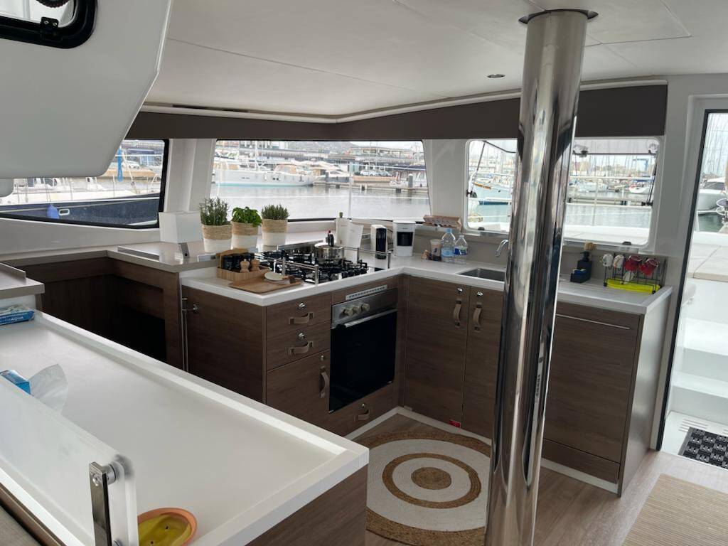 Catamaran Bali 4.4 Enterprise