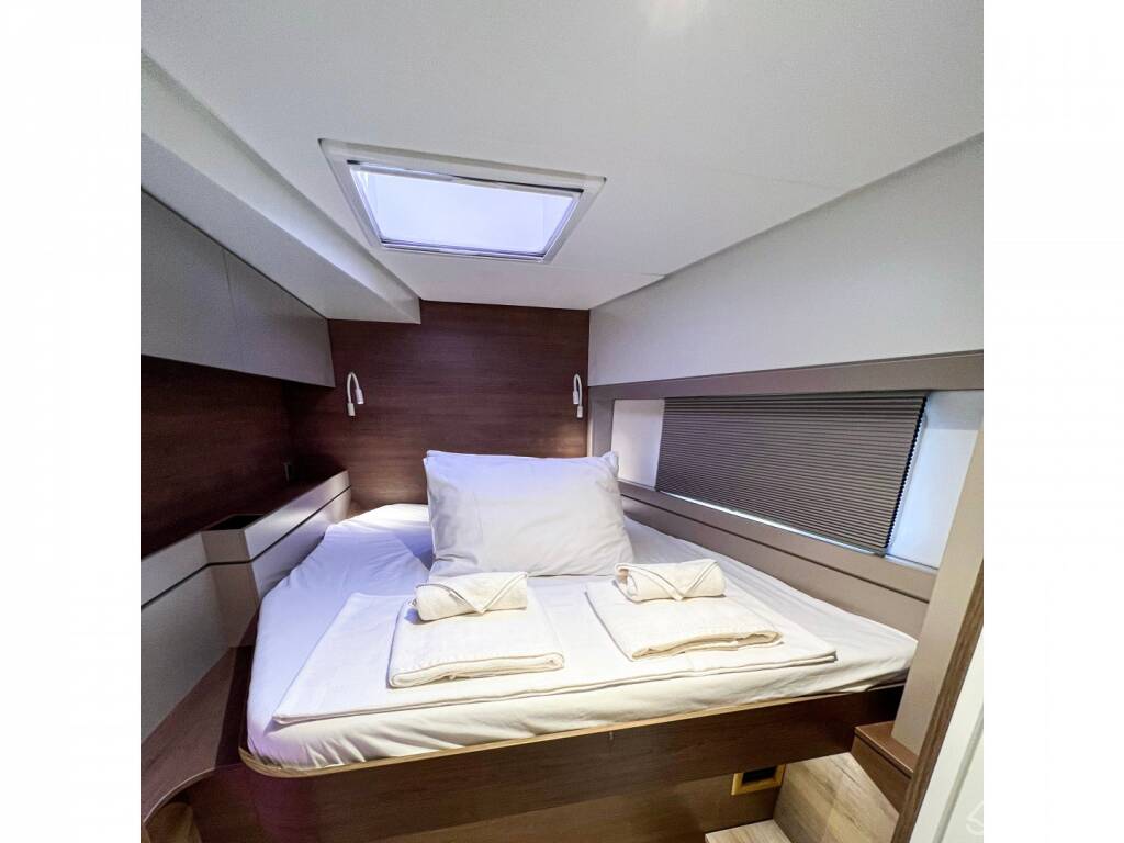 Catamaran Bali 4.4 Silver Waters