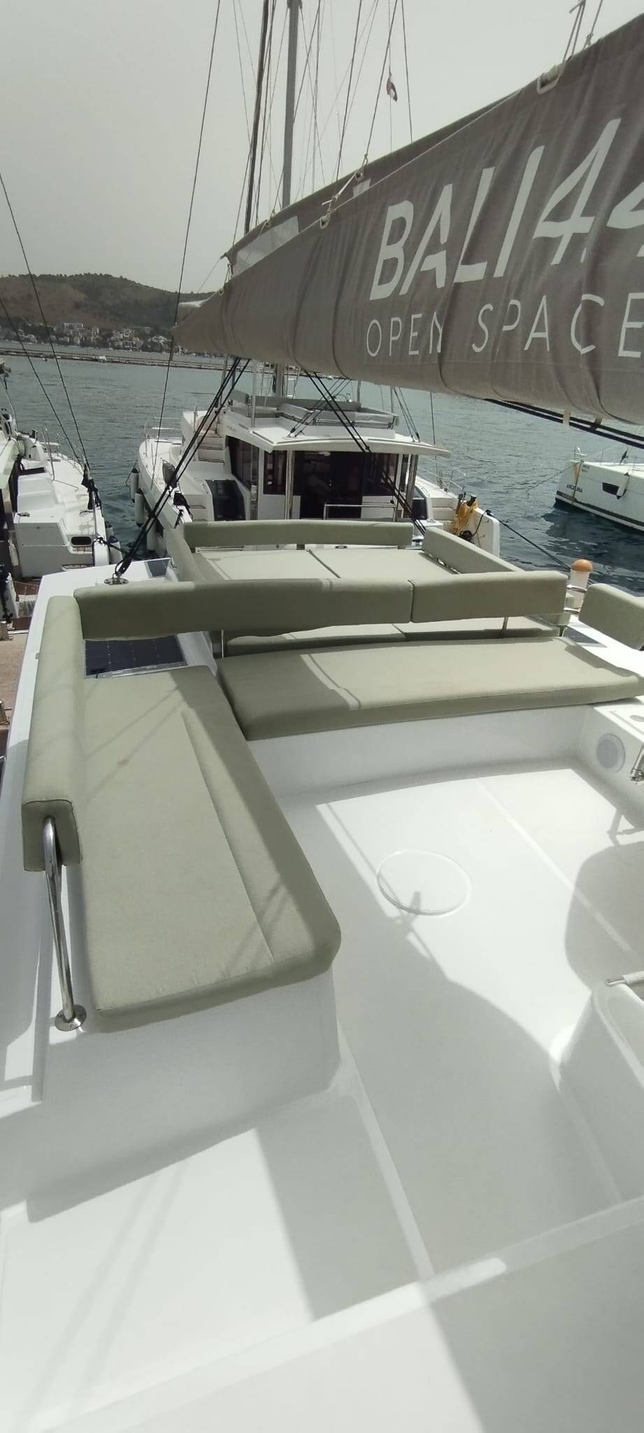 Katamaran Bali 4.4 Double Trouble
