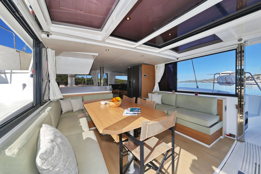 Katamaran Bali 4.4 Mela