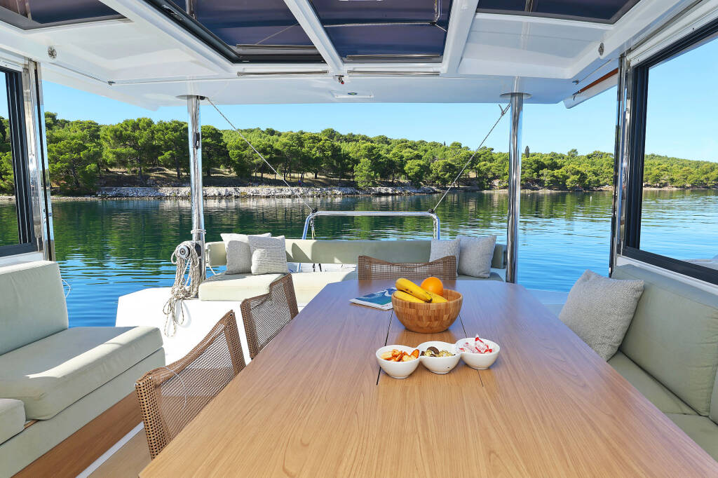 Katamaran Bali 4.4 Mela