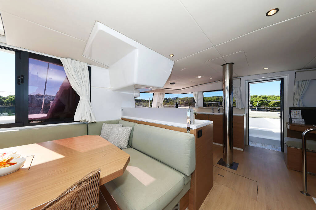 Katamaran Bali 4.4 Mela