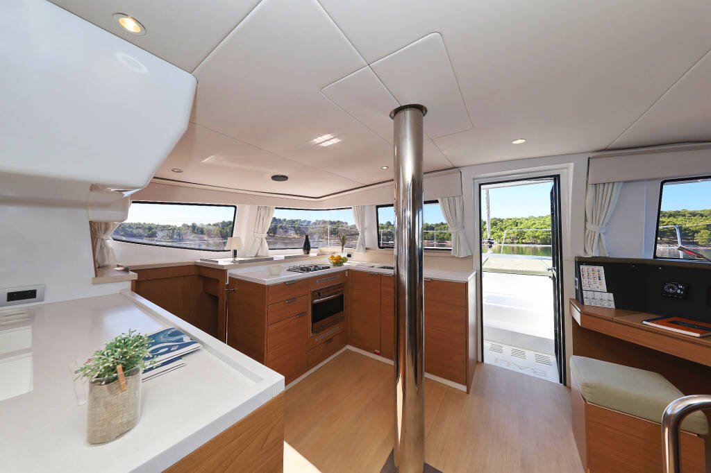 Katamaran Bali 4.4 Mela