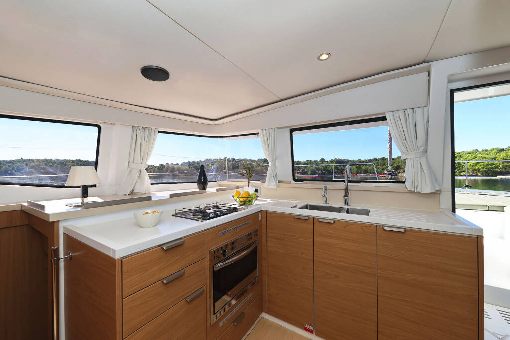 Katamaran Bali 4.4 Mela