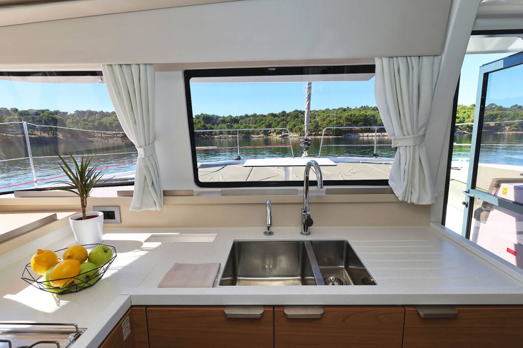 Katamaran Bali 4.4 Mela