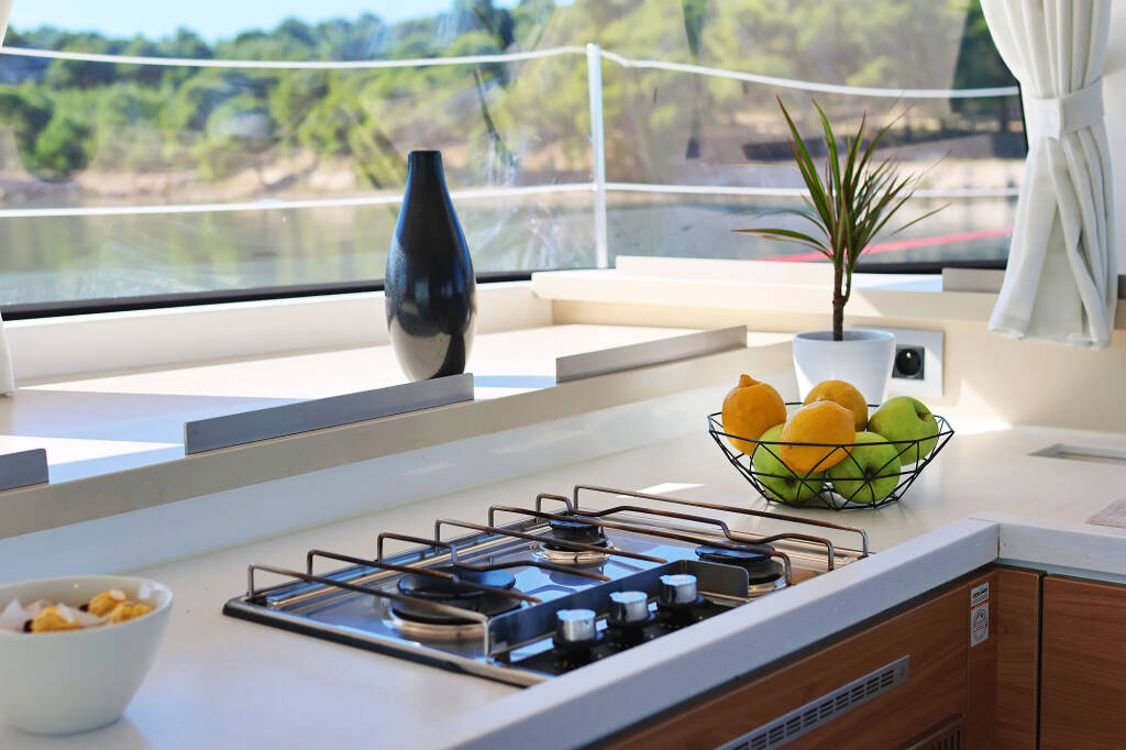 Katamaran Bali 4.4 Mela