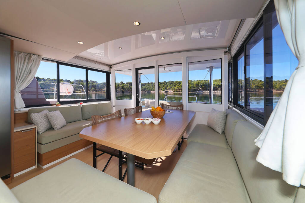 Katamaran Bali 4.4 Mela