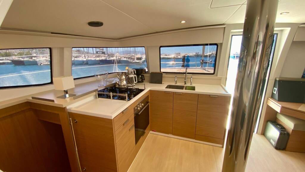 Catamaran Bali 4.4 Leonora
