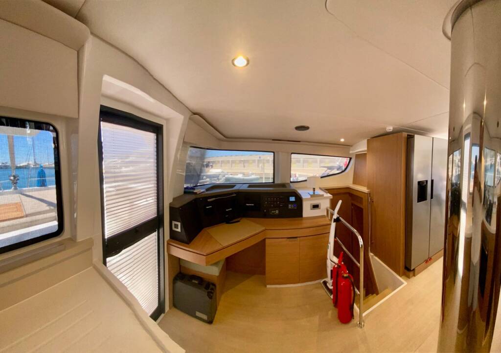 Catamaran Bali 4.4 Leonora