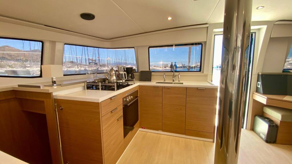 Catamaran Bali 4.4 Leonora